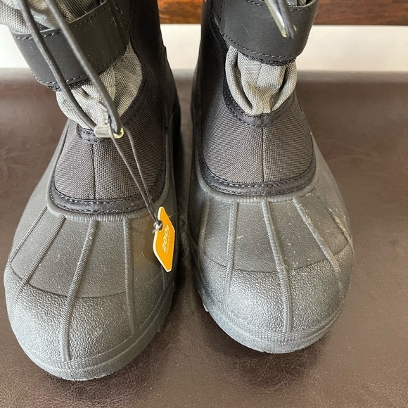 Columbia 200g Isolant snow boots in a size 5 - Picture 11 of 16